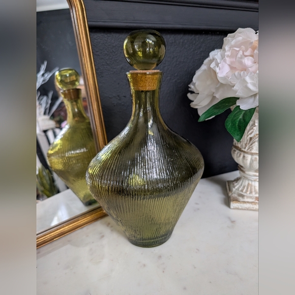 Elegant Green Glass Decanter - Picture 2 of 3